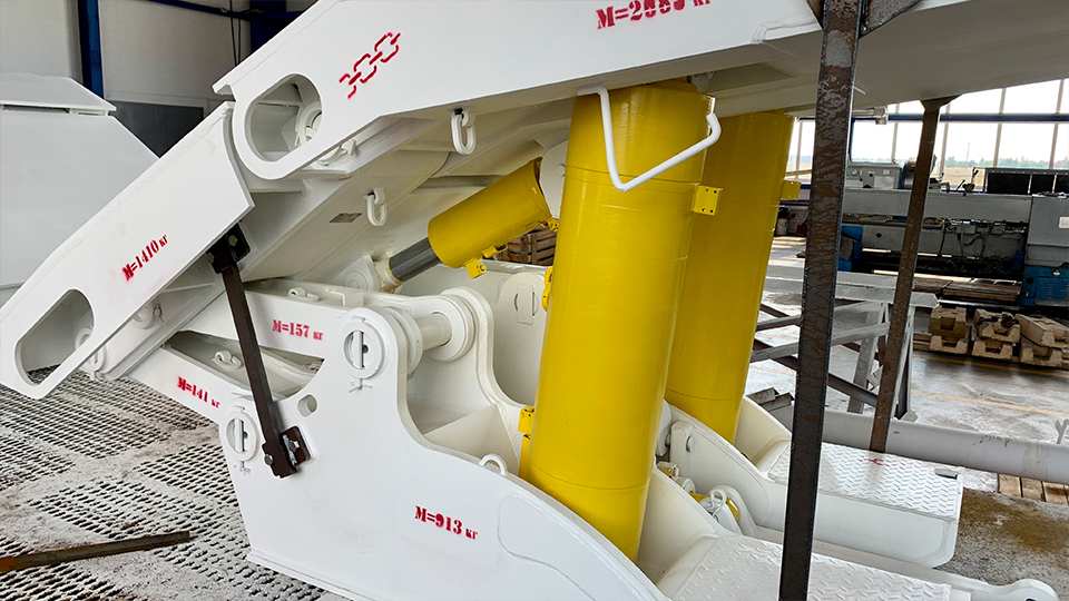 Powered roof supports MASHKHIMPROM LLC