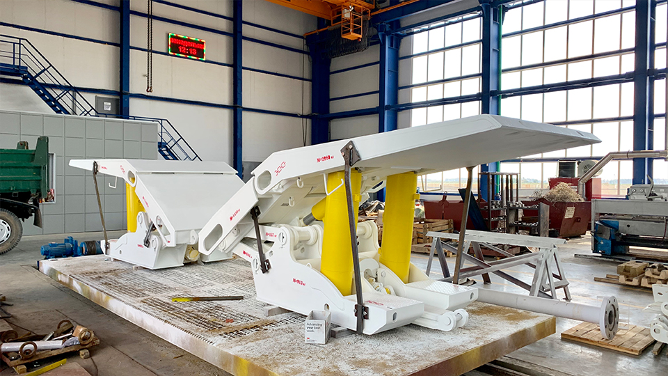 Powered roof supports MASHKHIMPROM LLC