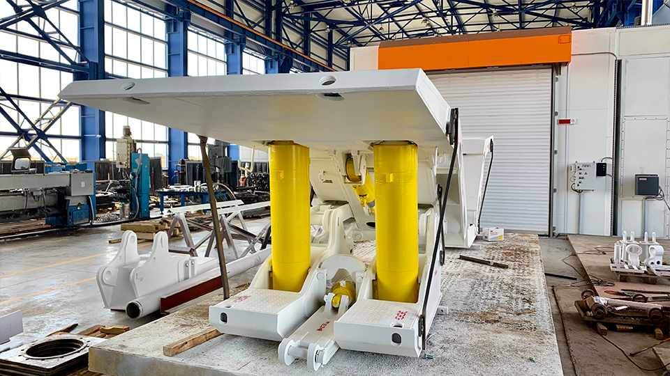 Powered roof supports MASHKHIMPROM LLC